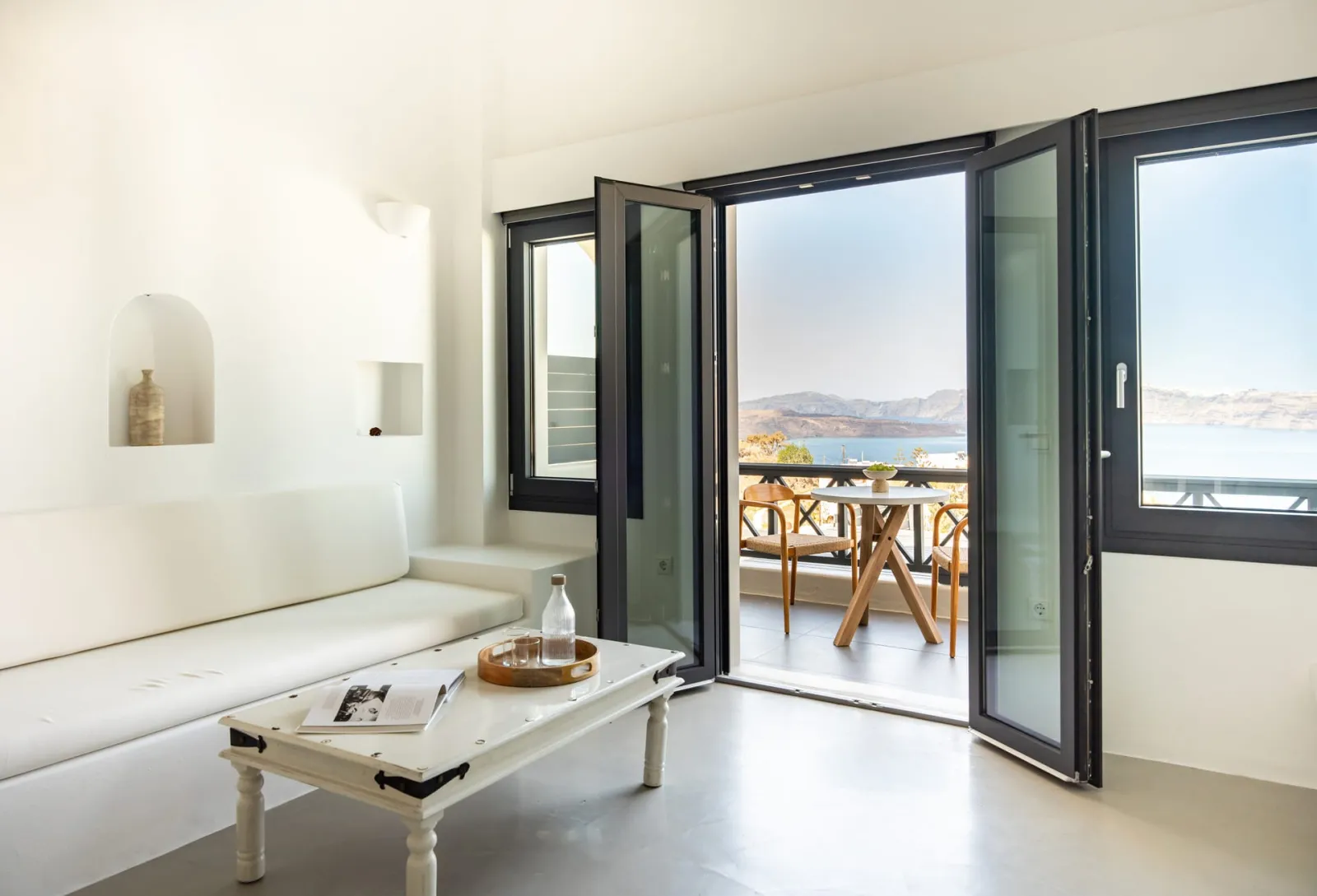 Executive Suite with Private Heated Plunge Pool and Caldera View