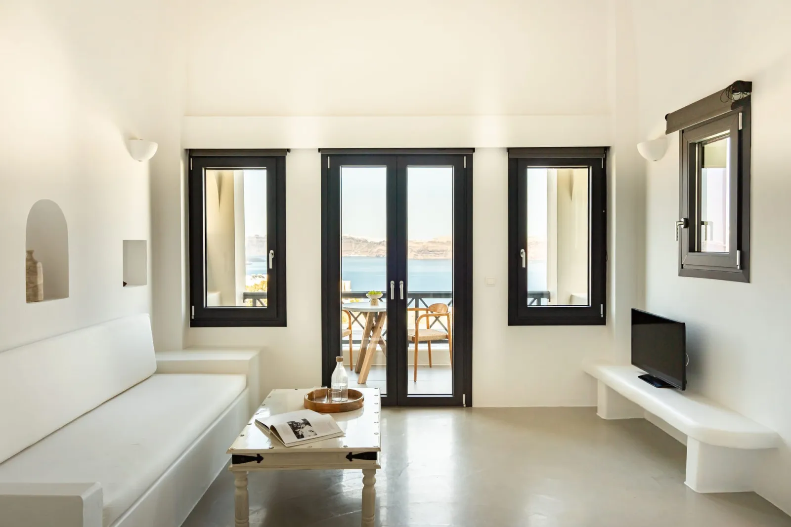Executive Suite with Private Heated Plunge Pool and Caldera View