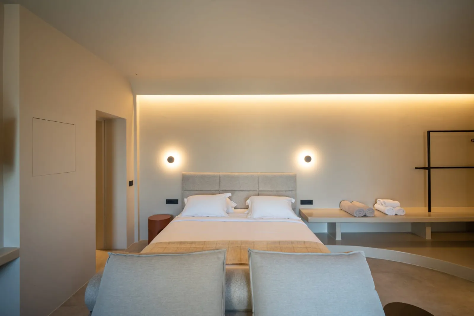 Omni Suite with Private Heated Plunge Pool and Caldera View
