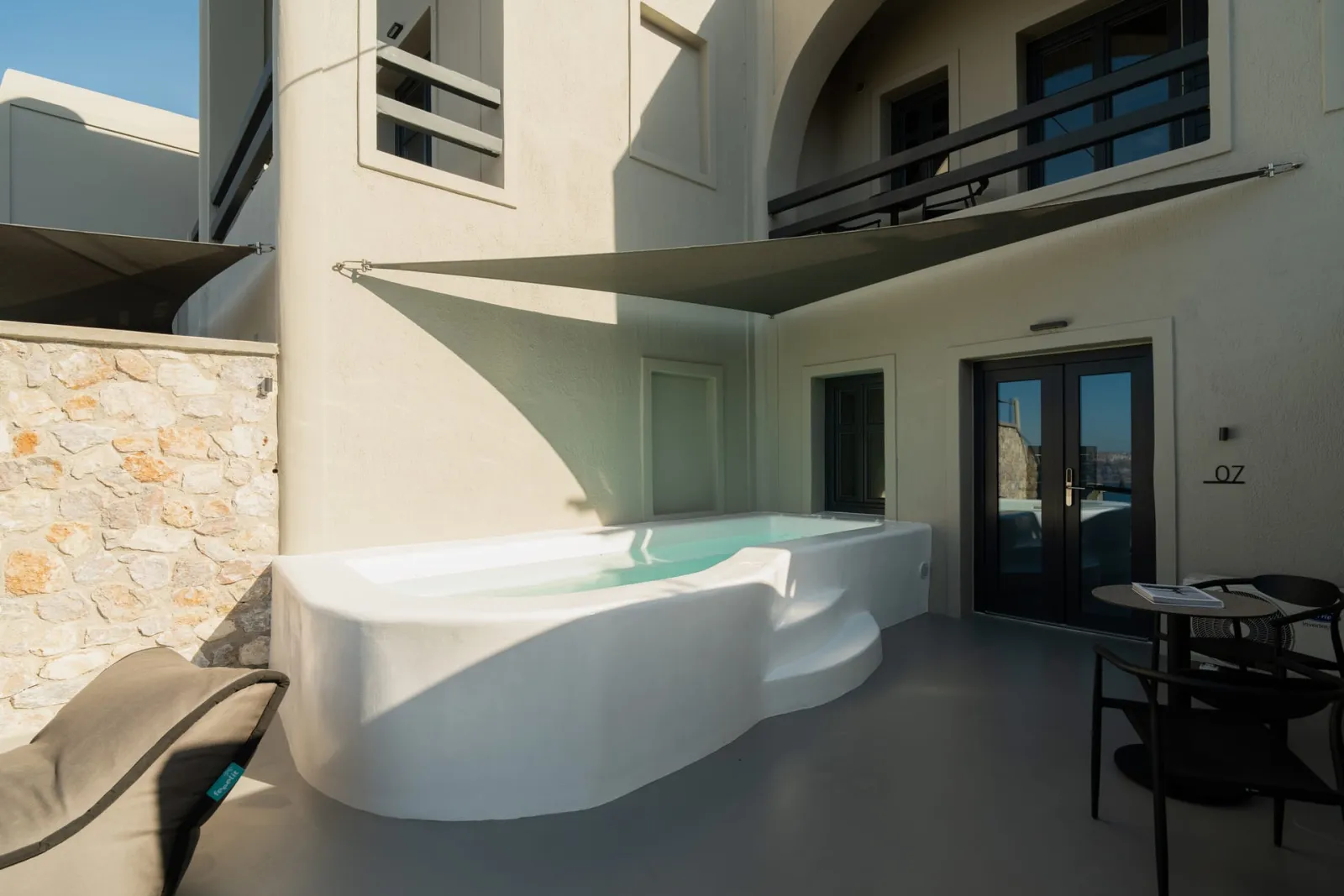 Omni Suite with Private Heated Plunge Pool and Caldera View