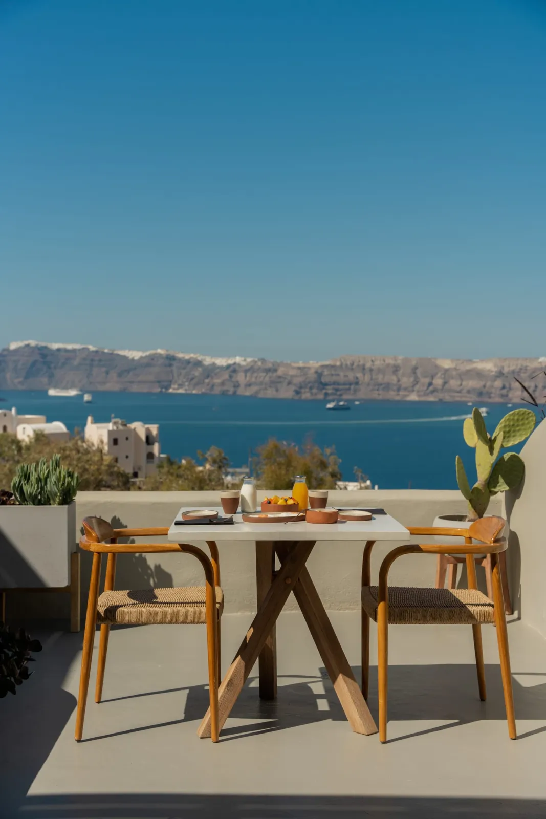 Honeymoon Suite with Private Heated Plunge Pool and Caldera View