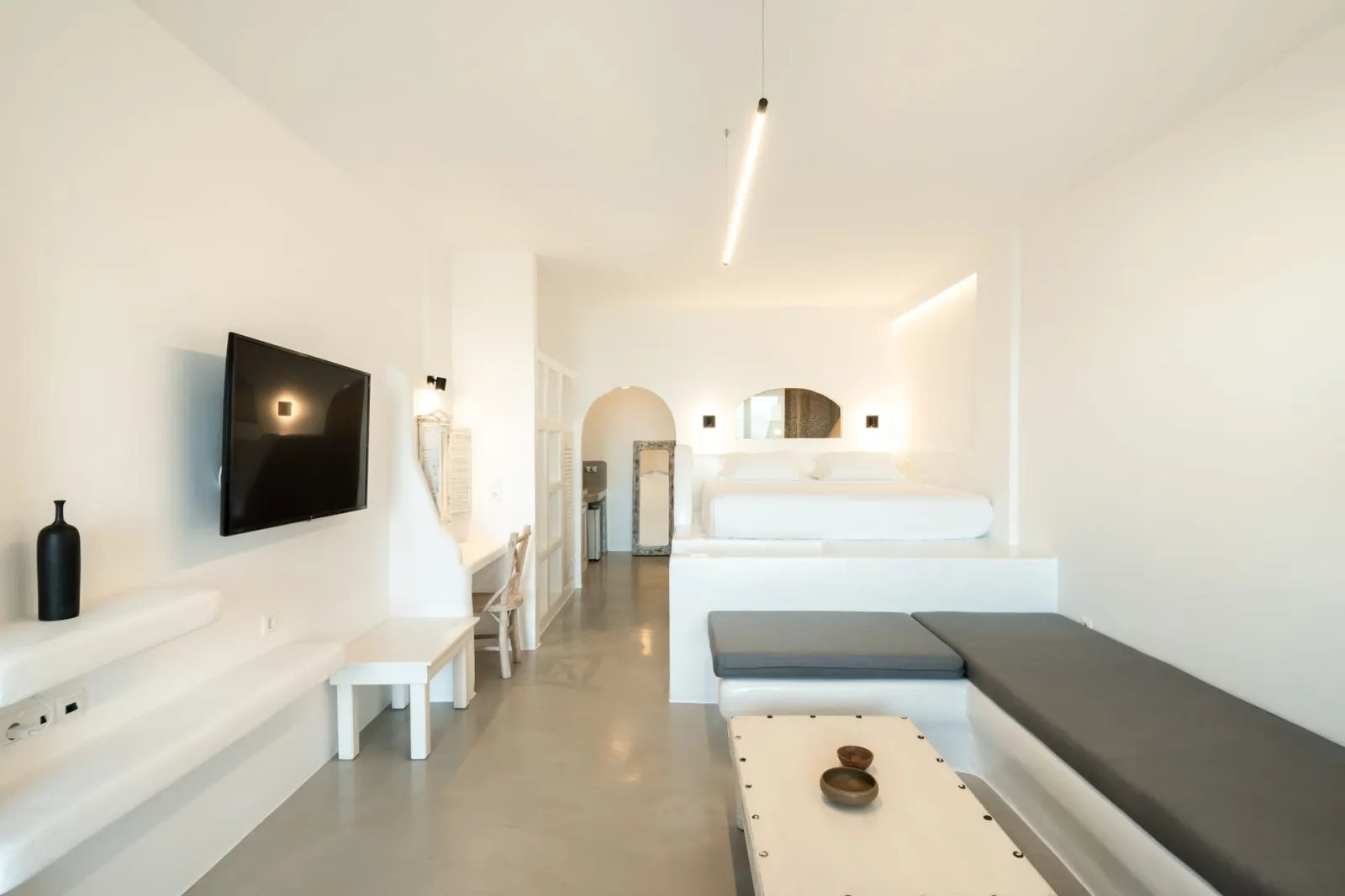 Honeymoon Suite with Private Heated Plunge Pool and Caldera View