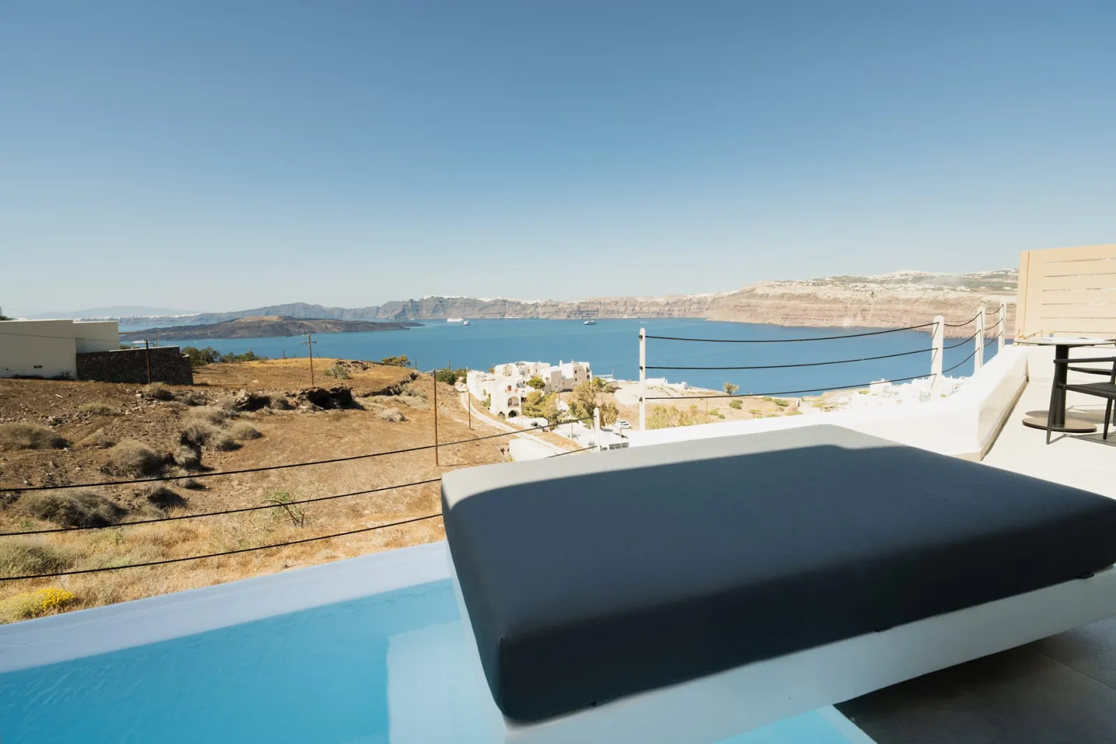 Diamond Suite with Private Heated Plunge Pool and Caldera View