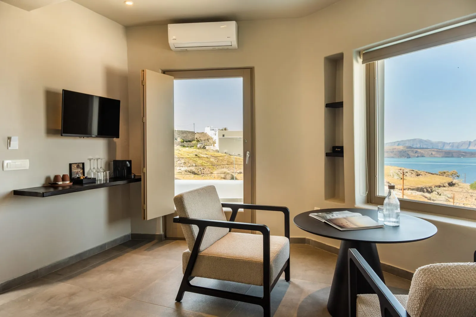 Elysium Suite with Private Heated Plunge Pool and Caldera View