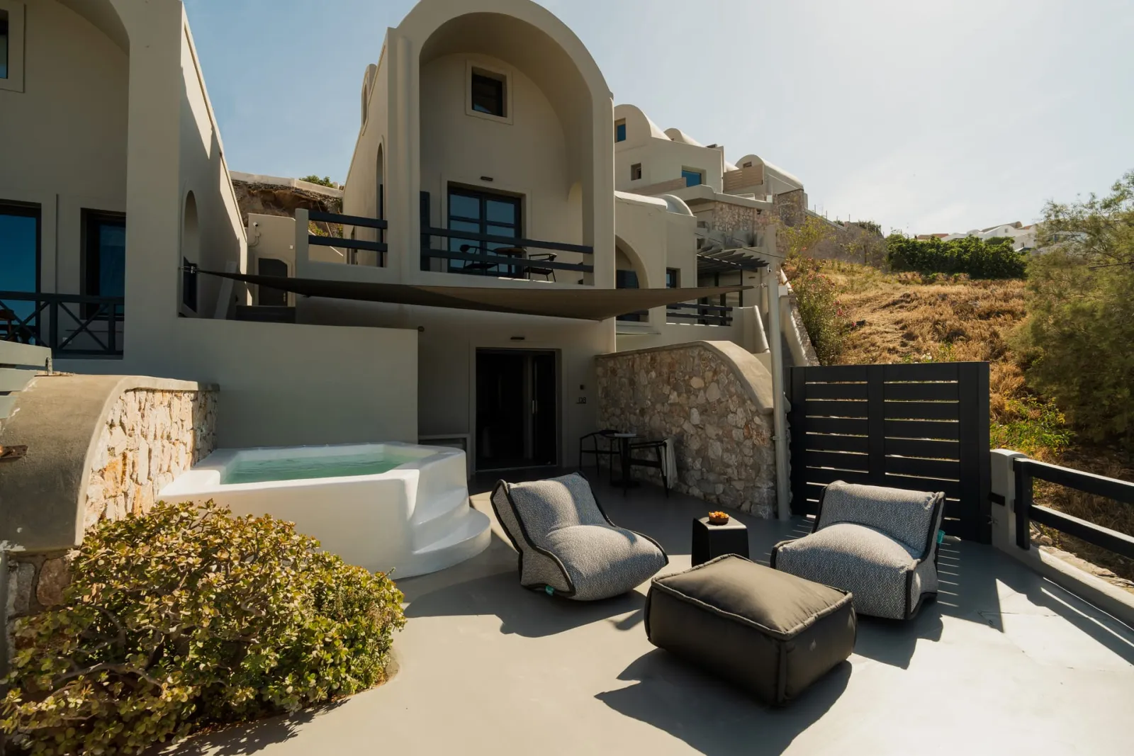 Cosmic Suite with Private Heated Plunge Pool and Caldera View