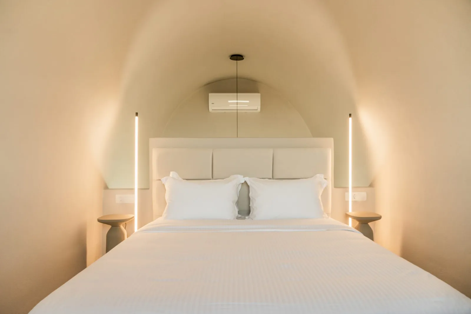Elegant Suite with Private Heated Plunge Pool and Caldera View