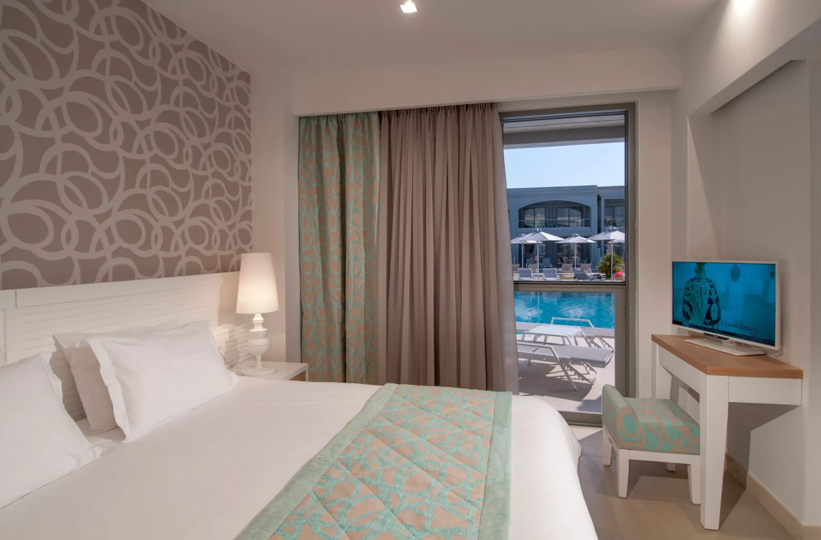 Junior Suite Swim Up