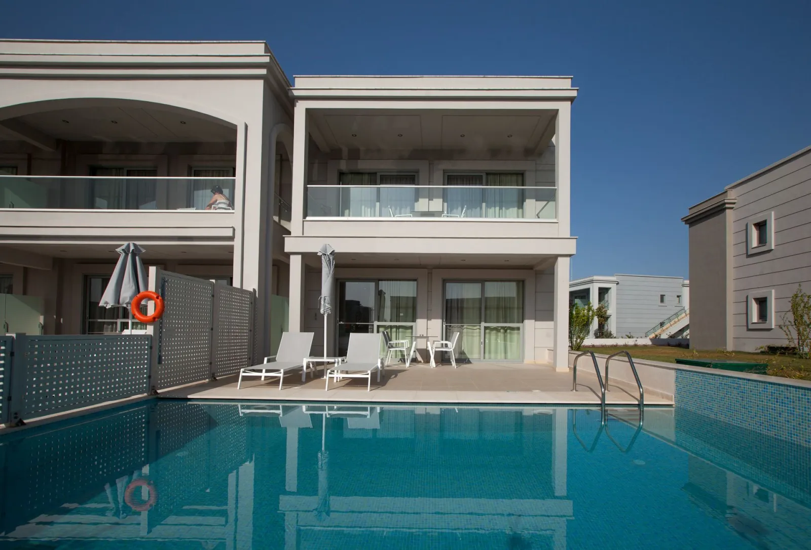 Deluxe Suite Private Pool [2-storey]