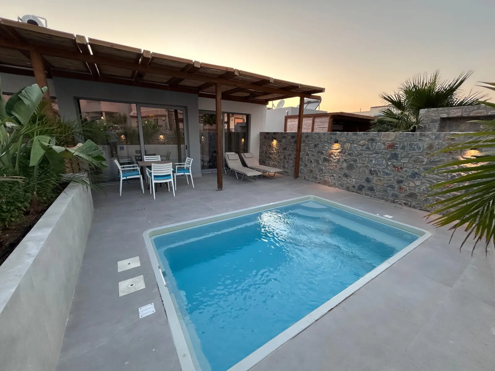 Deluxe Suite with Private Pool