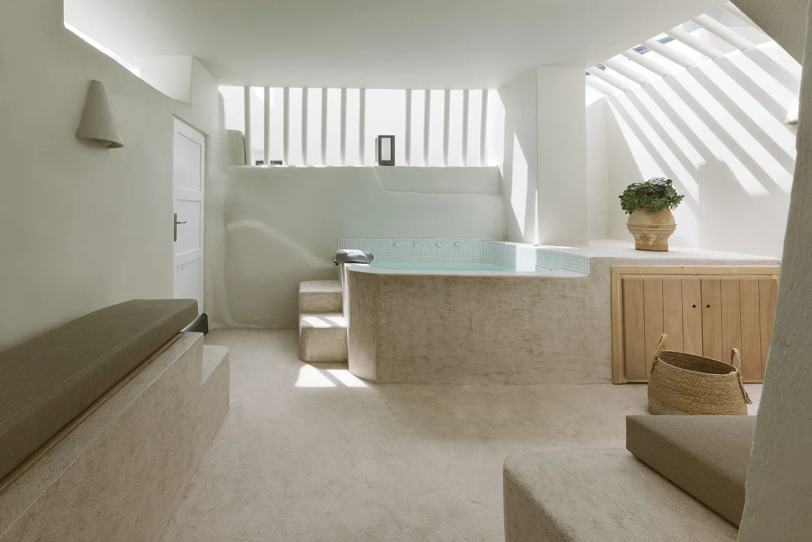 Canava Cave with Jacuzzi