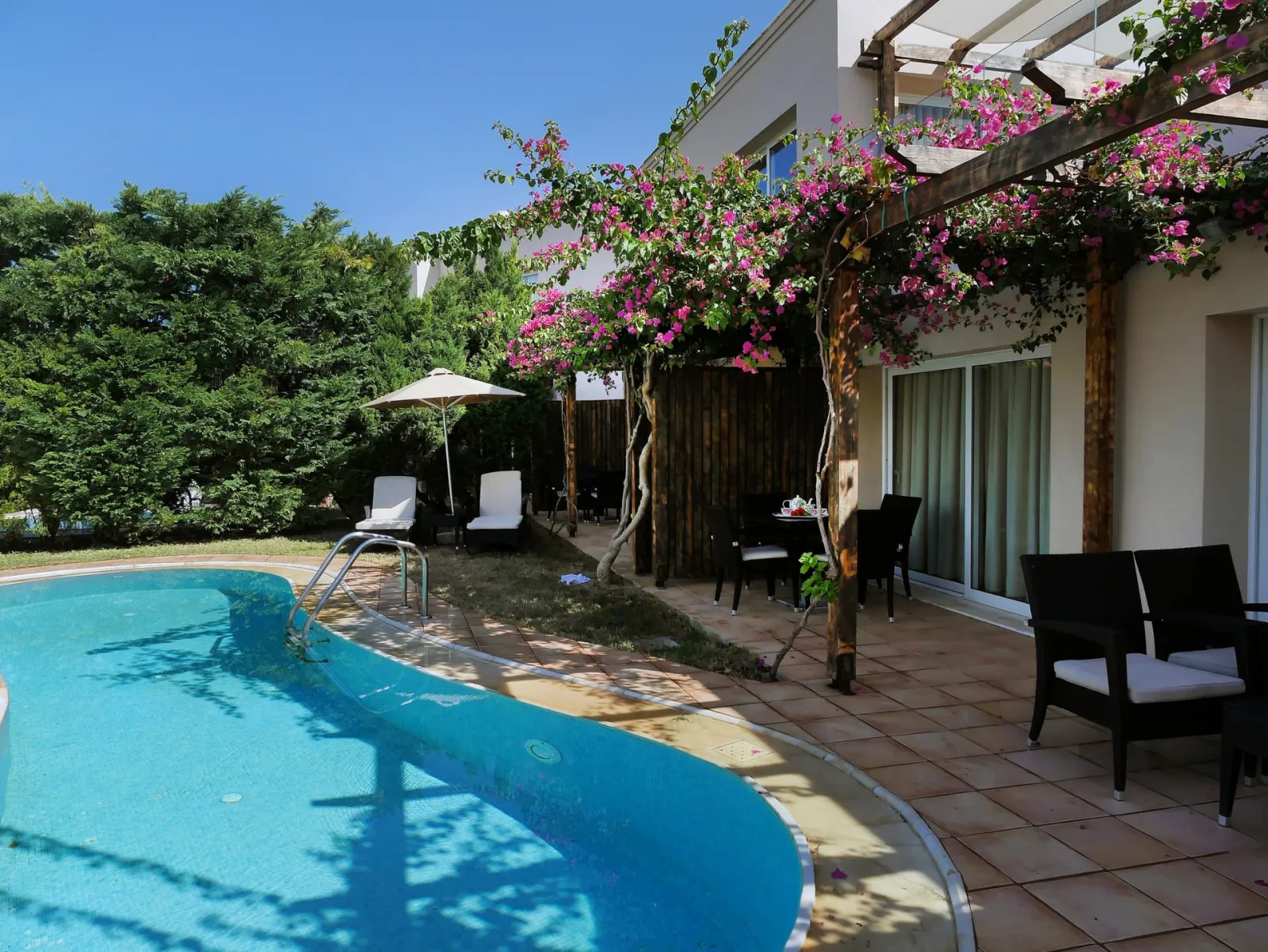 Exclusive One-Bedroom Suite with Sharing Pool