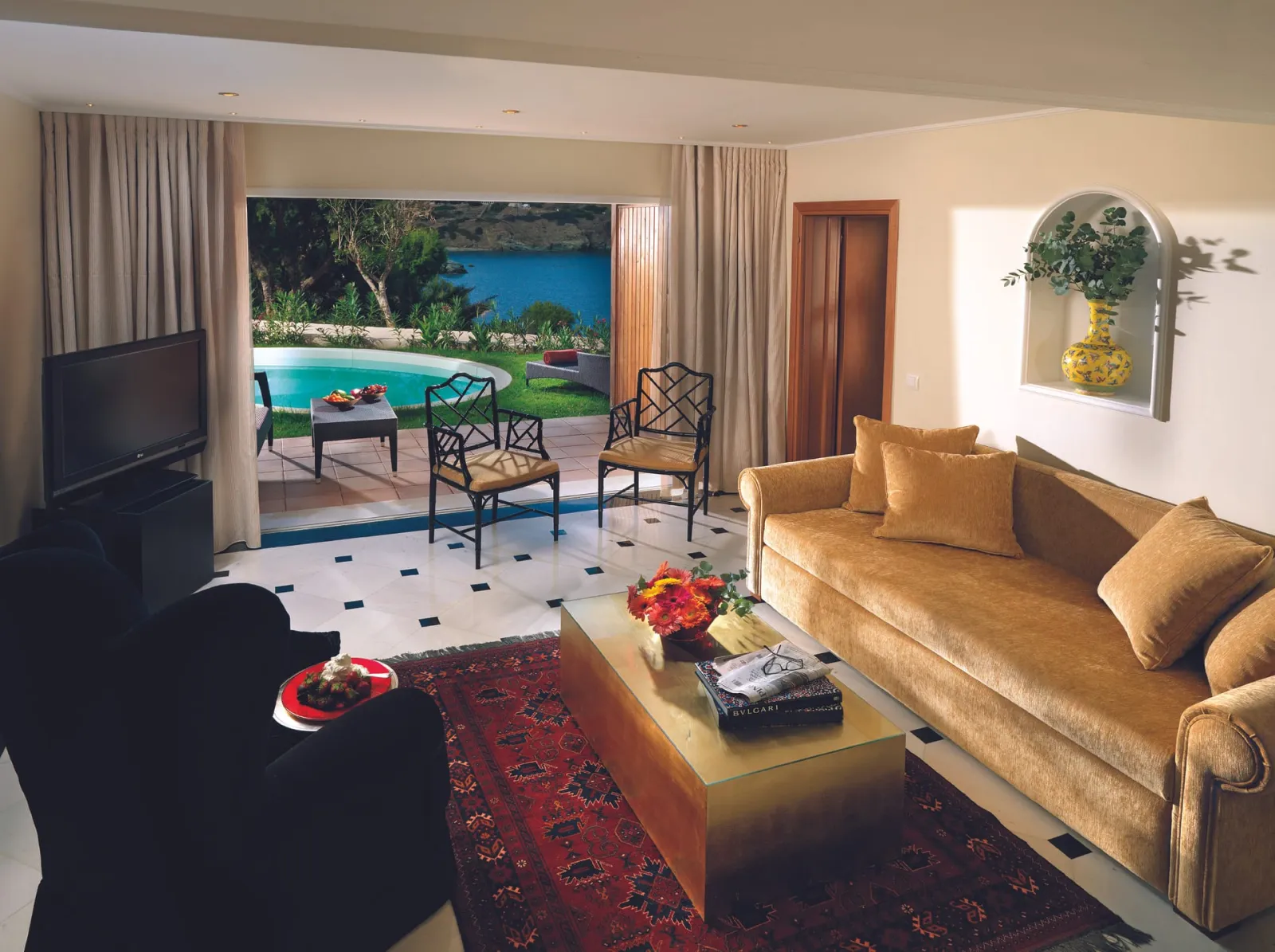 Exclusive One-Bedroom Suite with Sharing Pool