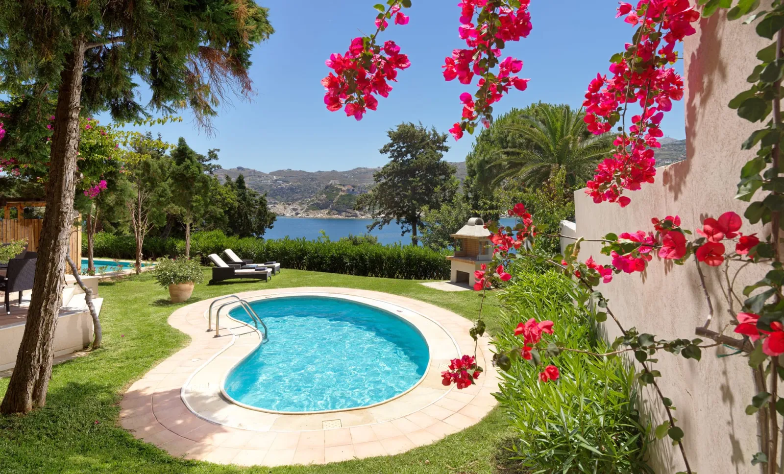 Exclusive Two-Bedroom Maisonette with Individual Pool
