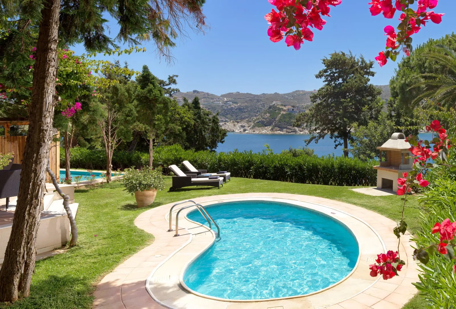 Exclusive Two-Bedroom Maisonette with Individual Pool