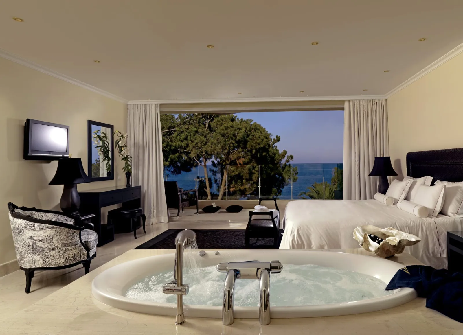 Exclusive Seafront One-Bedroom Maisonette Individual Pool