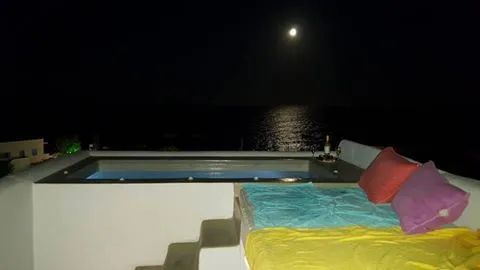Honeymoon Suite
