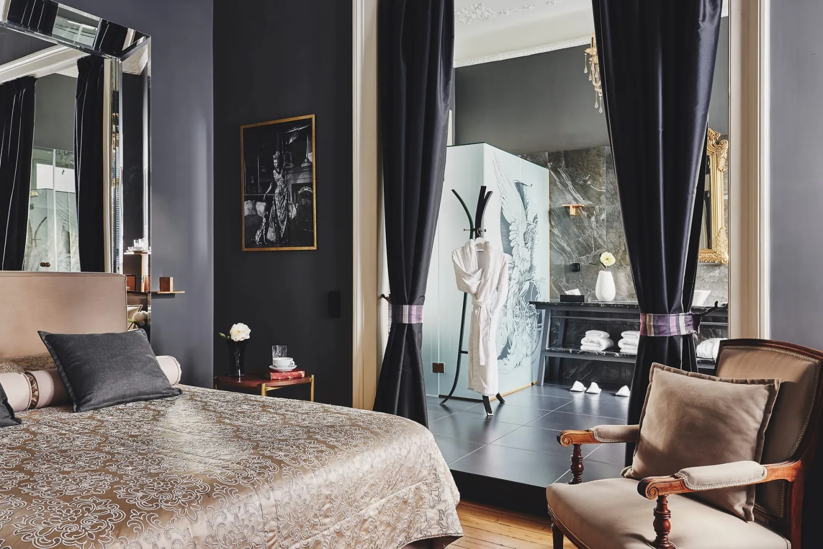 Signature King Suite