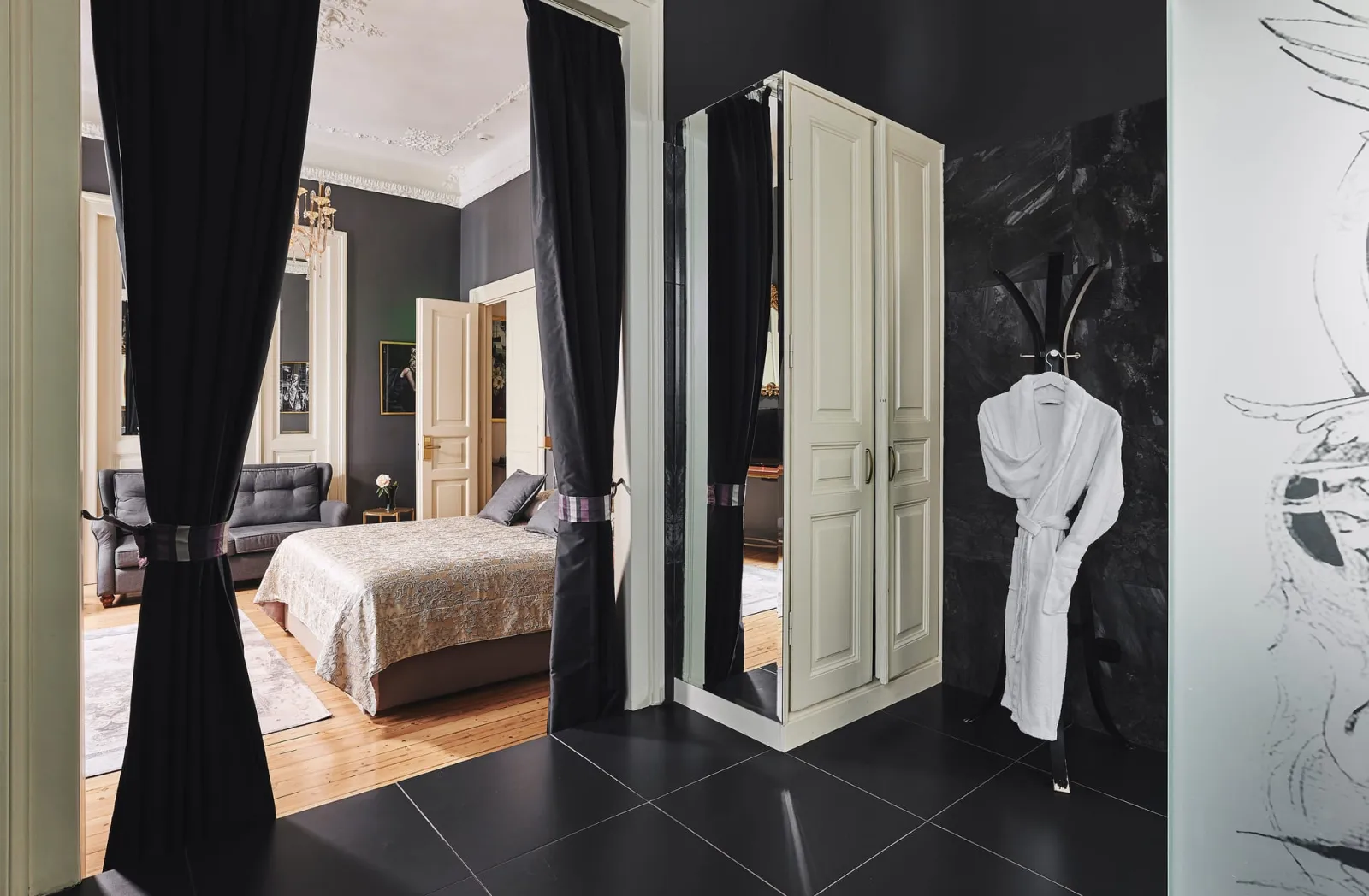 Signature King Suite