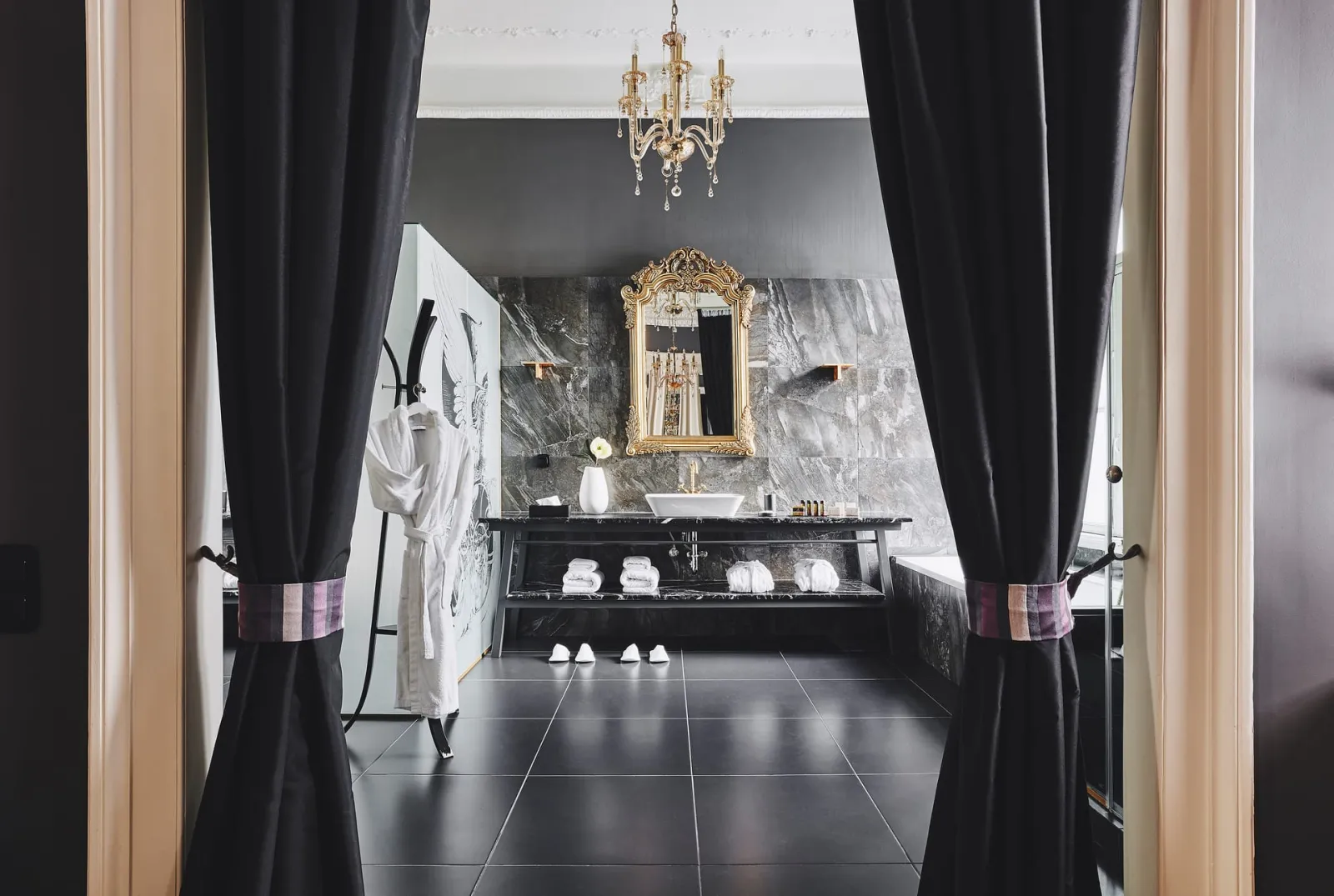 Signature King Suite