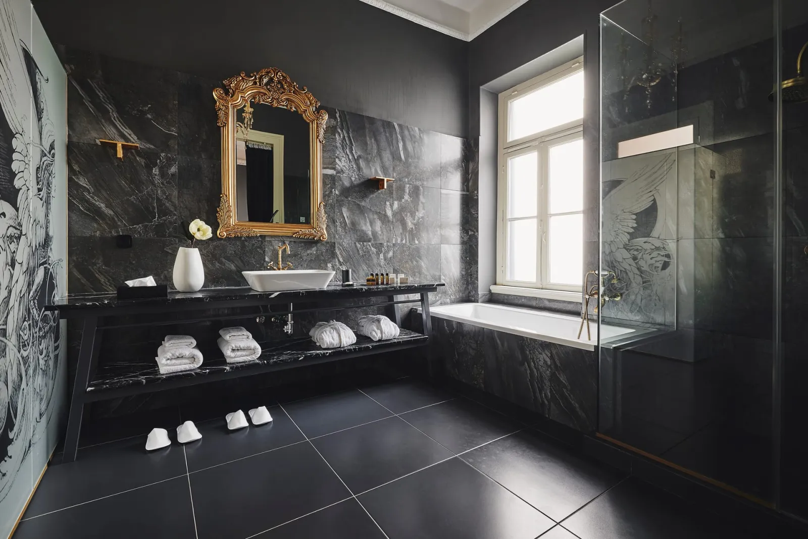 Signature King Suite