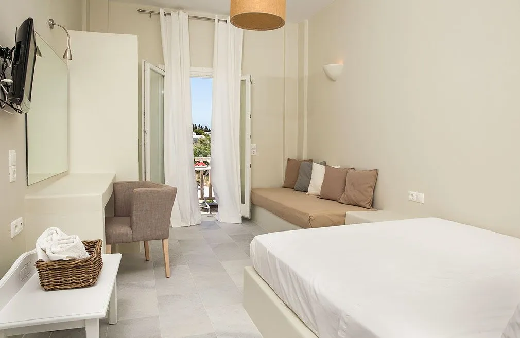 Standard Family Suite Interior Jacuzzi