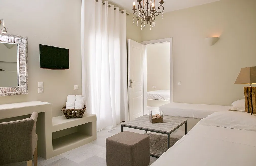 Standard Family Suite Interior Jacuzzi
