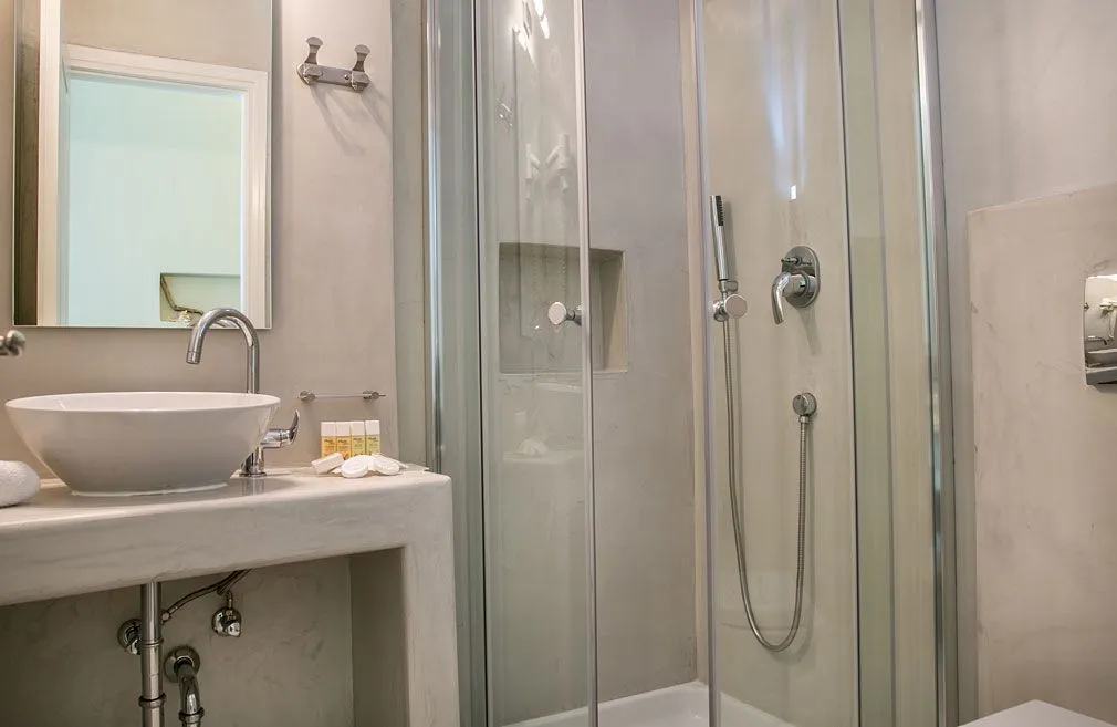 Standard Family Suite Interior Jacuzzi