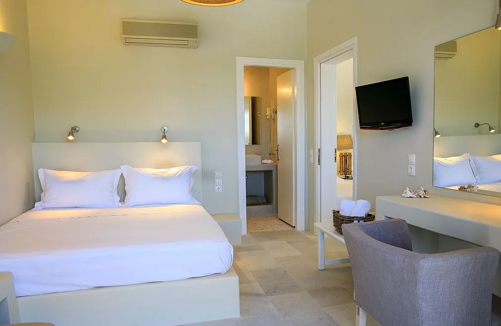 Standard Family Suite Interior Jacuzzi