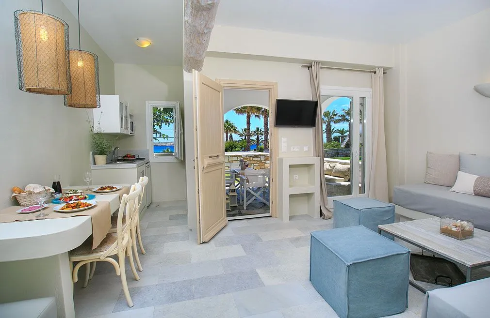 Superior Family Suite interior Jacuzzi