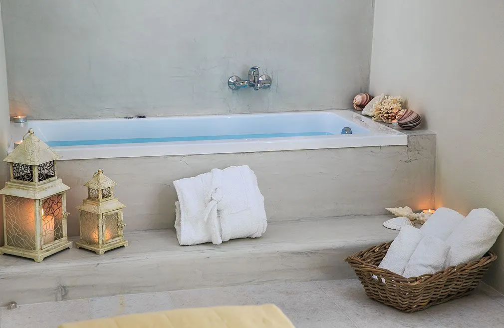 Superior Family Suite interior Jacuzzi