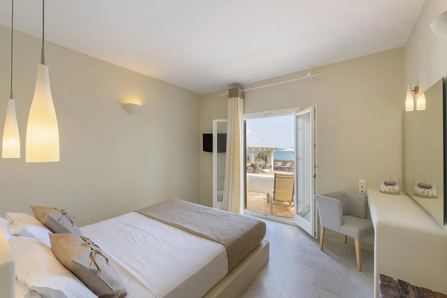 Seafront Superior  Deluxe Suite (5 pax)