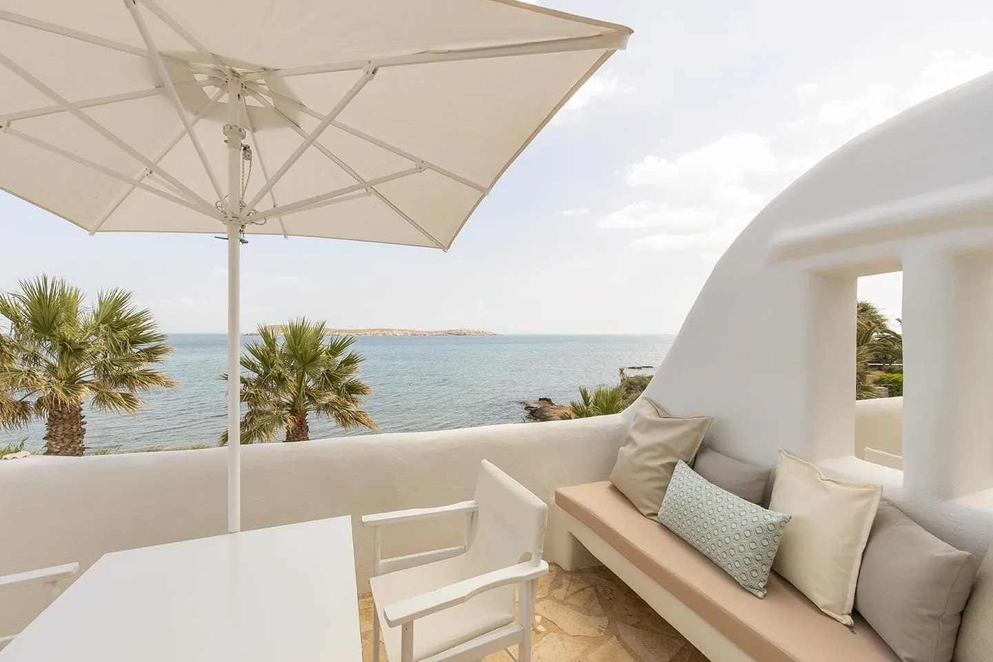 Seafront Superior Deluxe Suite (4 pax)
