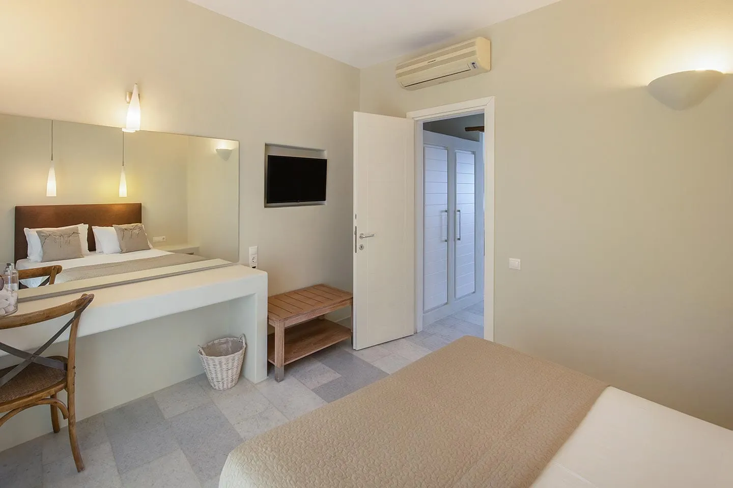 Seafront Superior Deluxe Suite (4 pax)