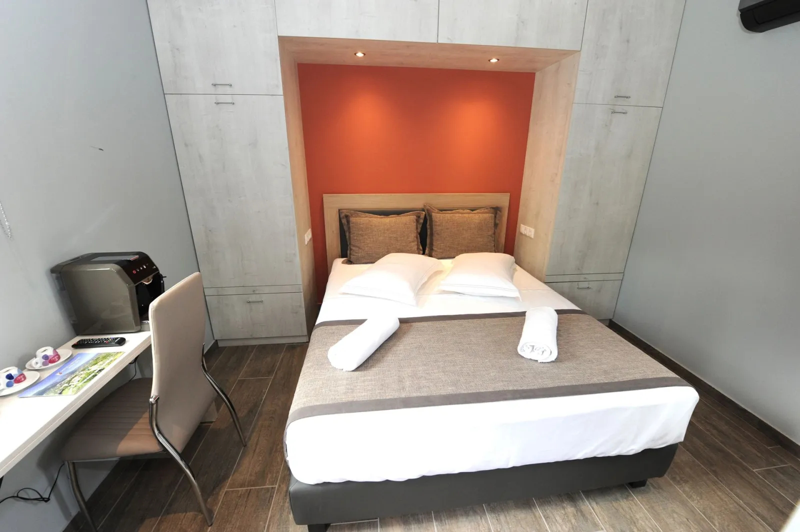 Deluxe Room Queen Bed