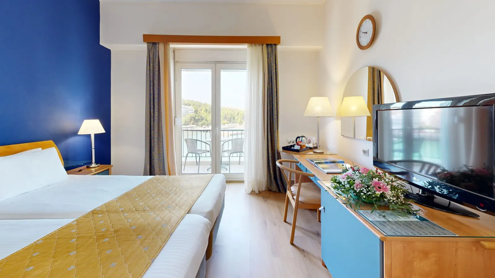 Classic Twin Room (with sea view)