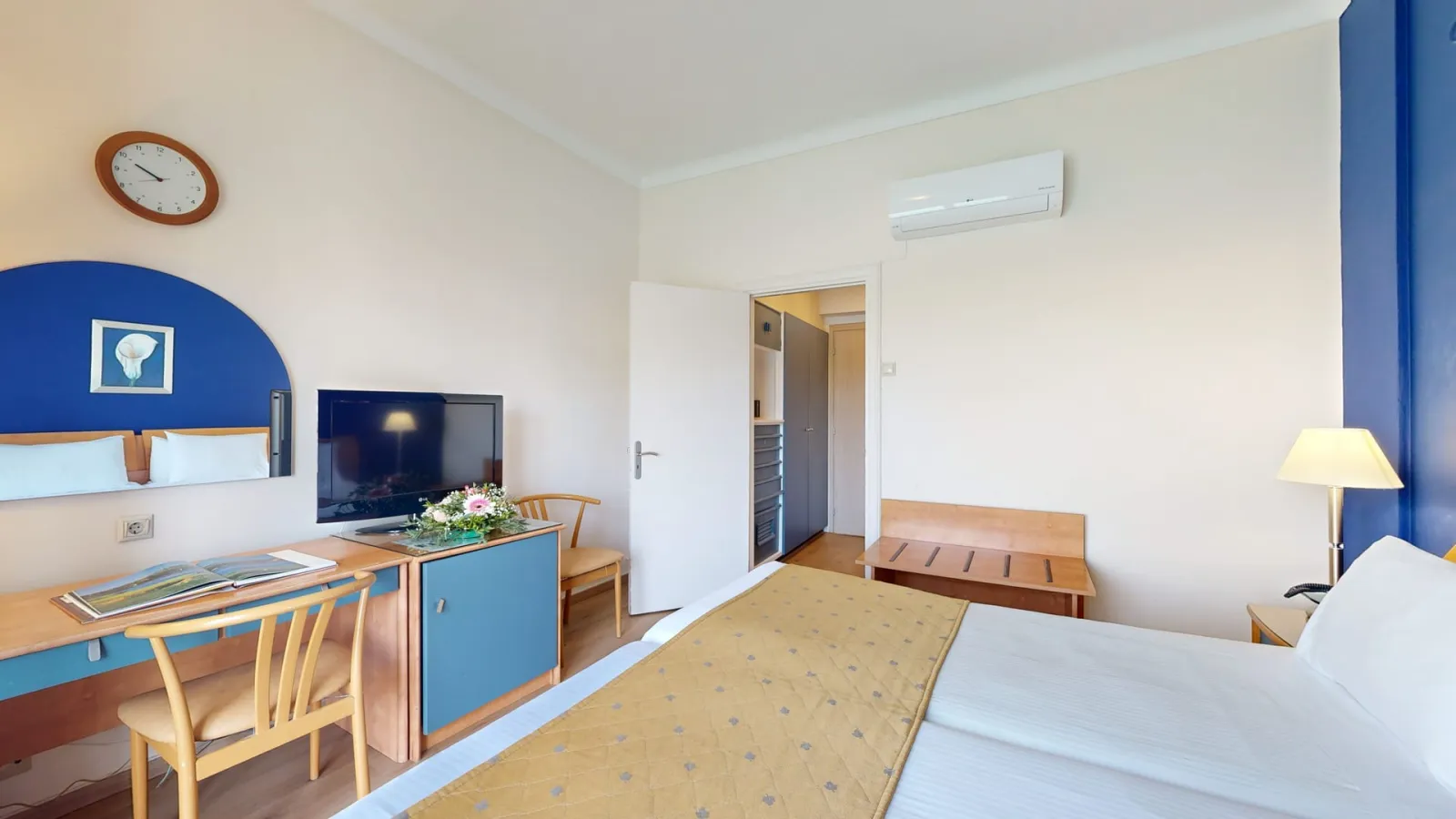 Classic Twin Room (with sea view)