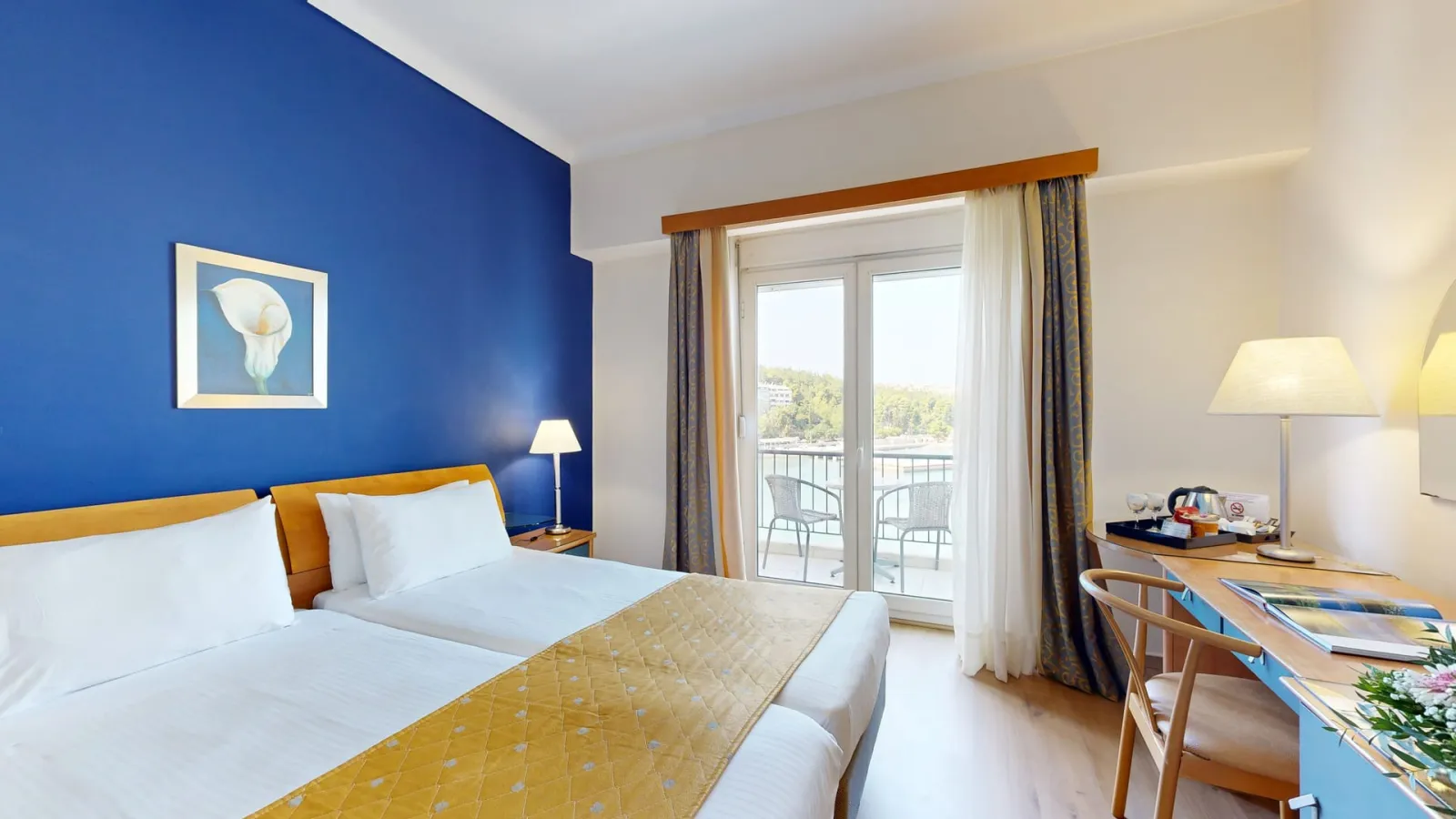 Classic Twin Room (with sea view)