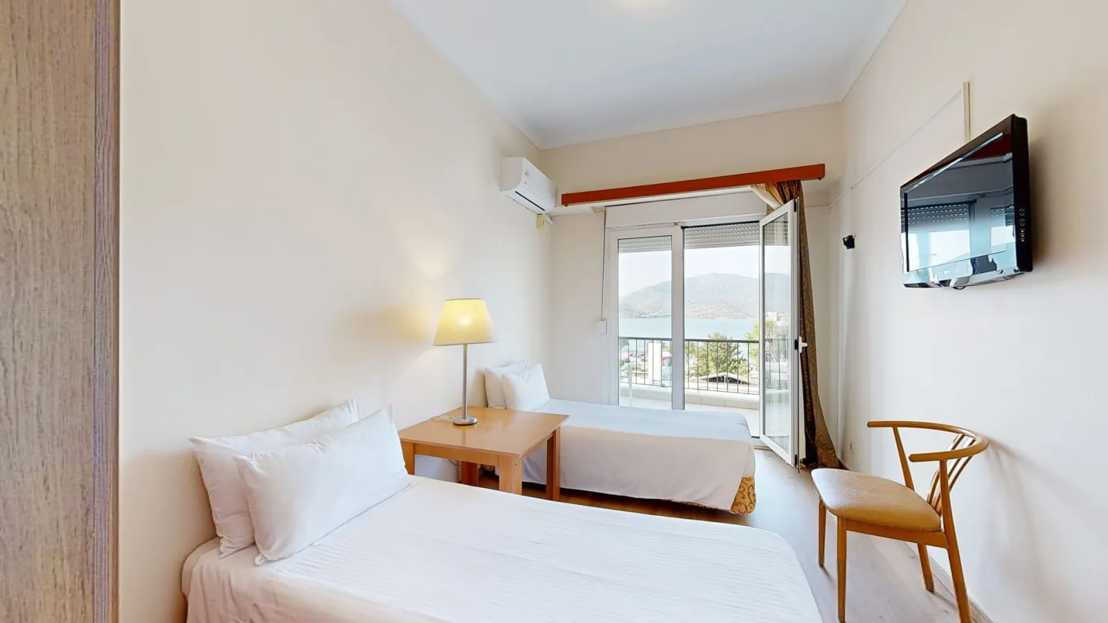 Family Room (with Sea View)
