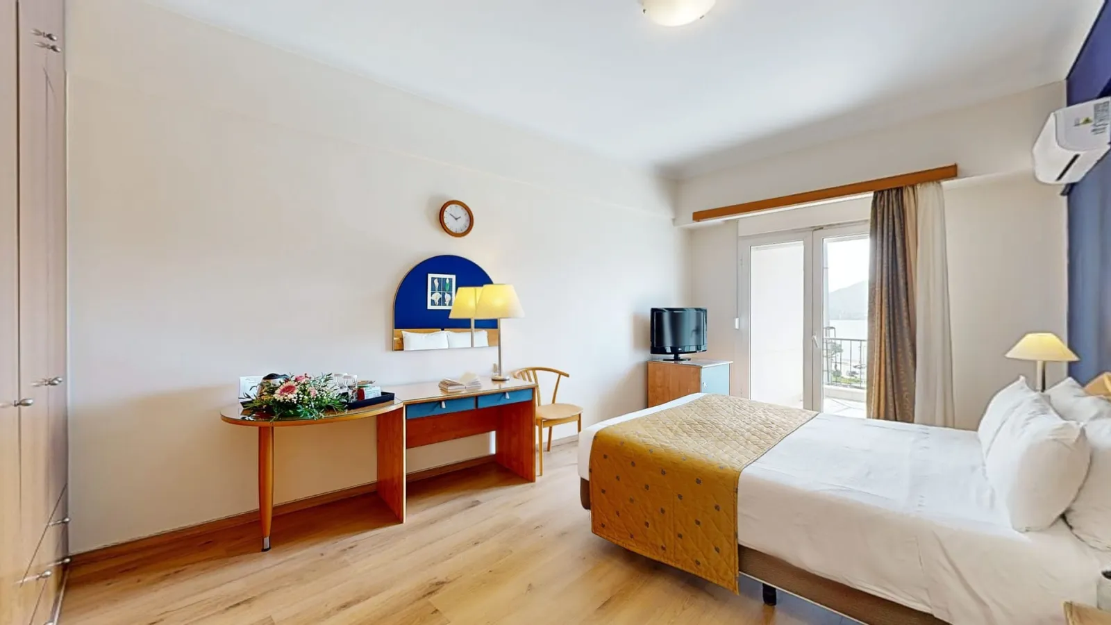 Family Room (with Sea View)