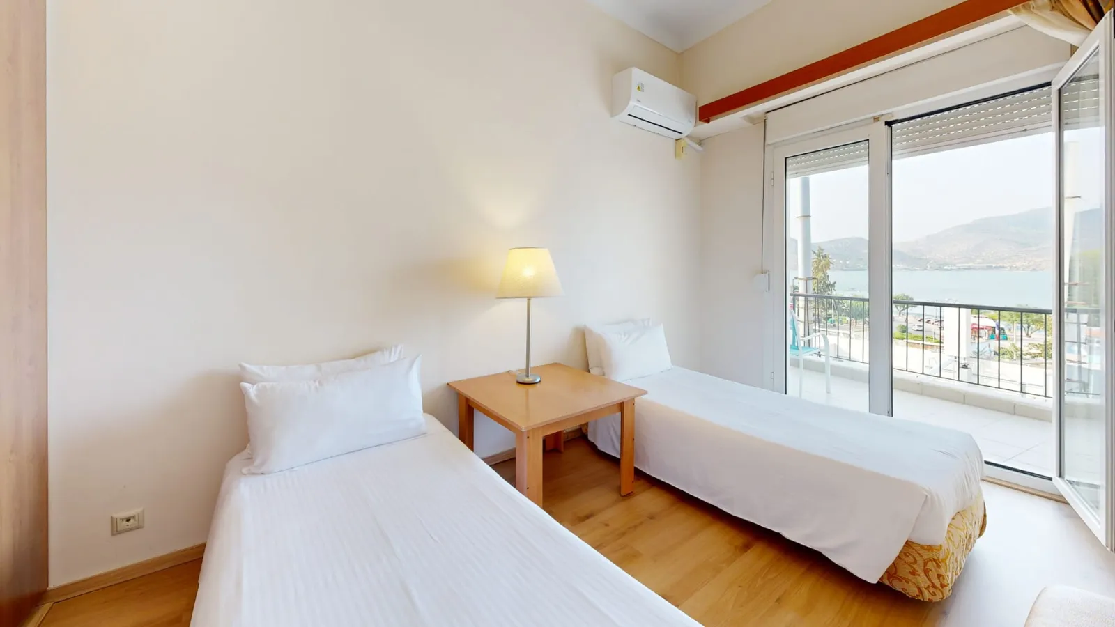 Family Room (with Sea View)