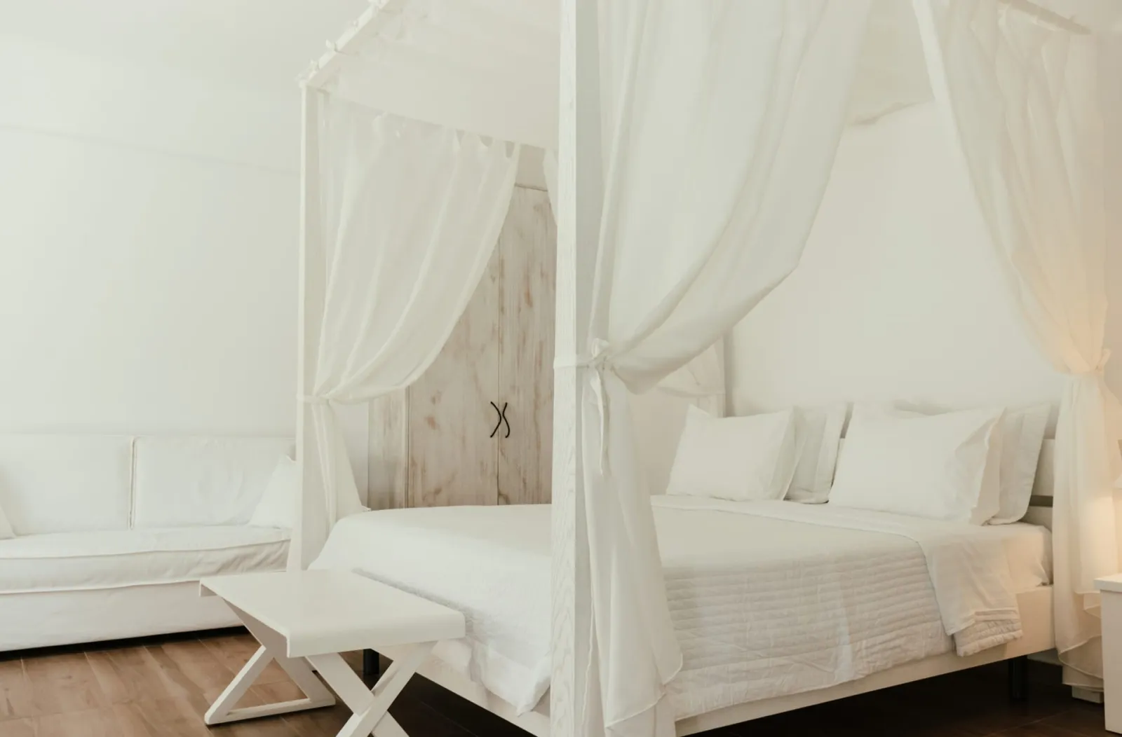 Honeymoon Suite with indoor Jacuzzi