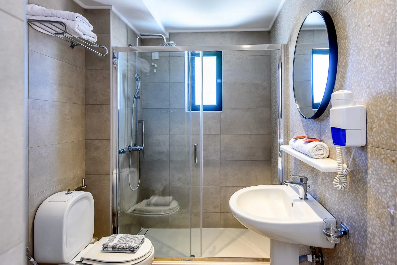 One Bedroom Apartment Inland View