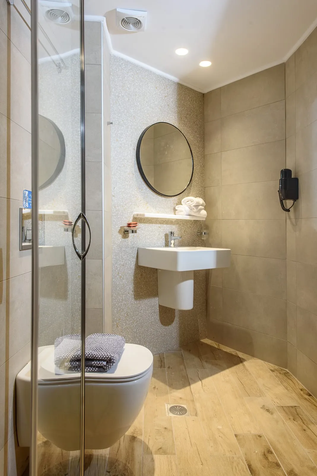 One Bedroom Apartment Shared Pool Limited Sea View