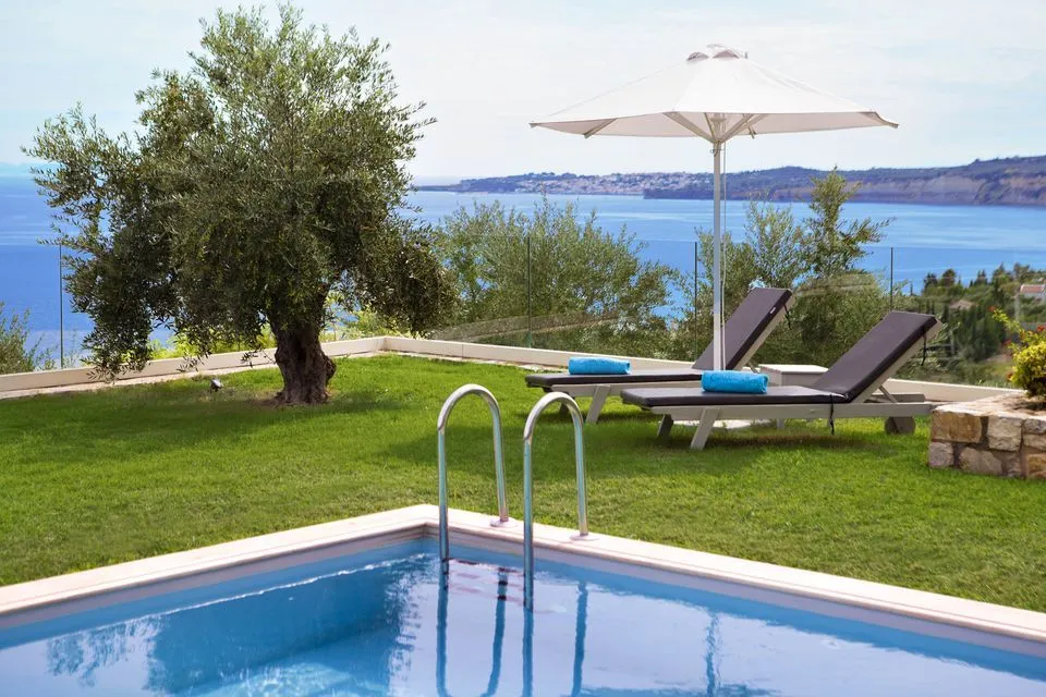 Deluxe Double Shared Pool