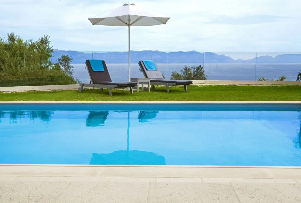Swim Up Deluxe Suite
