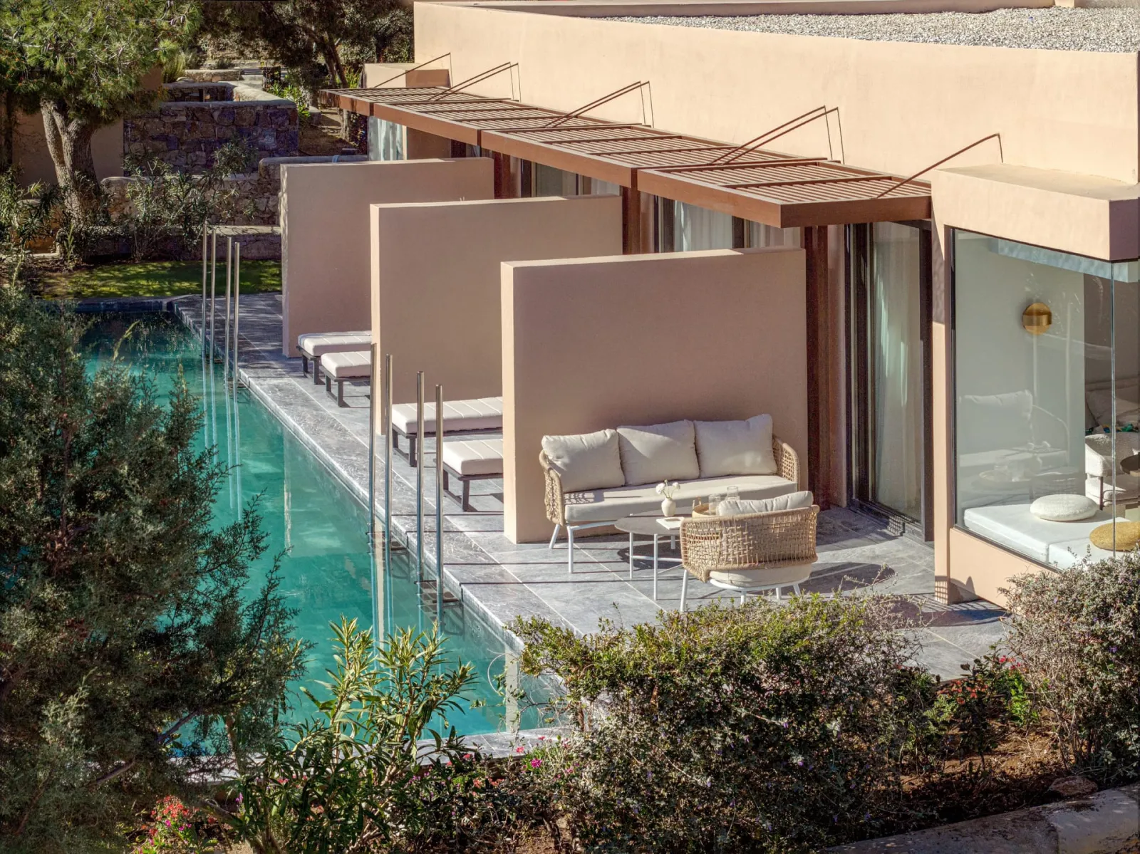 Swim-Up Deluxe Bungalow