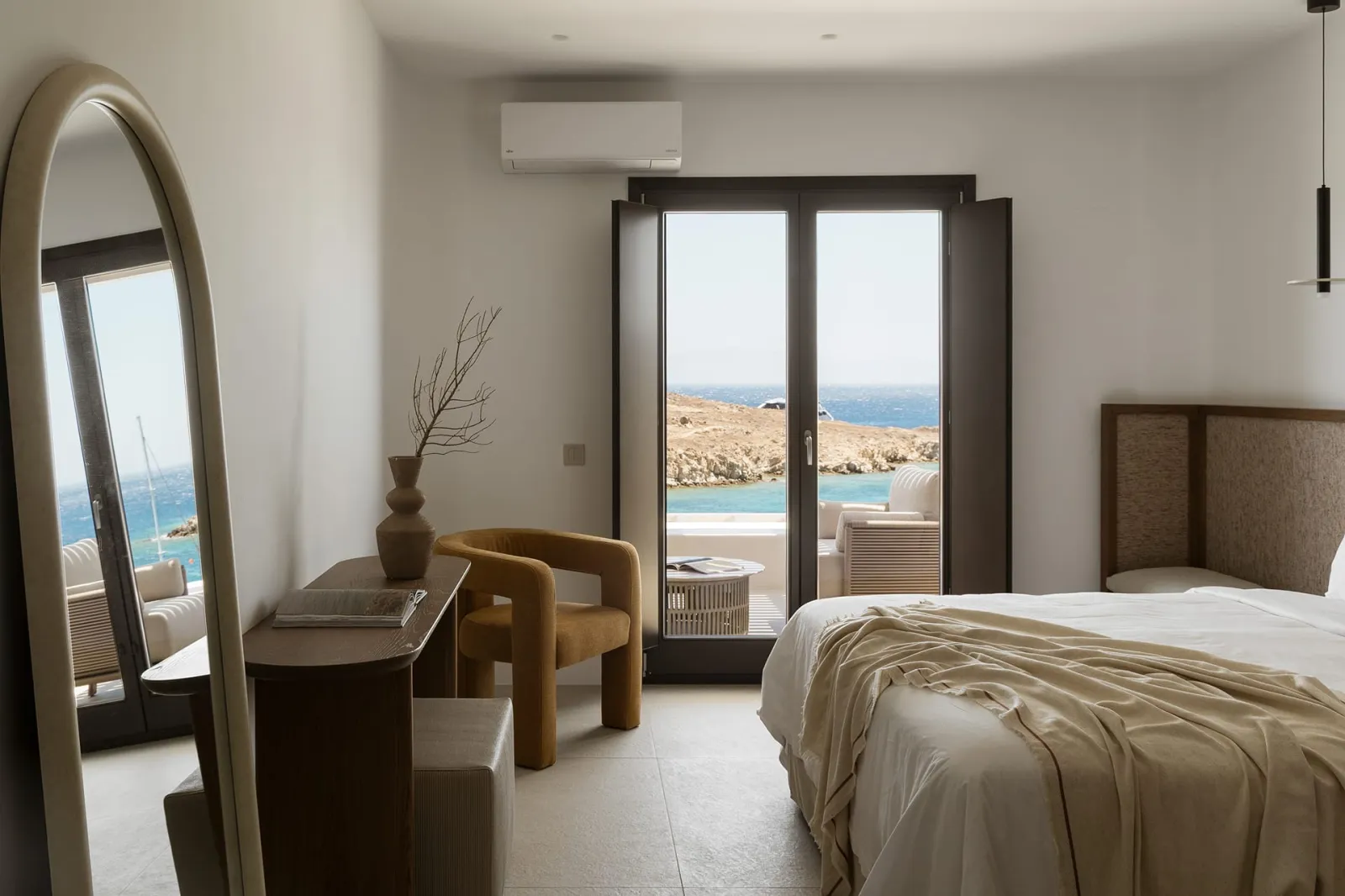 Junior Seaview Jacuzzi Suite