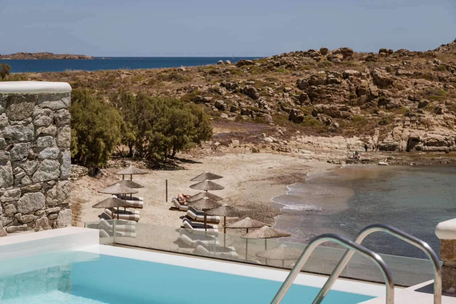 Royal Beachfront Infinity Pool - 2 Bedroom Villa