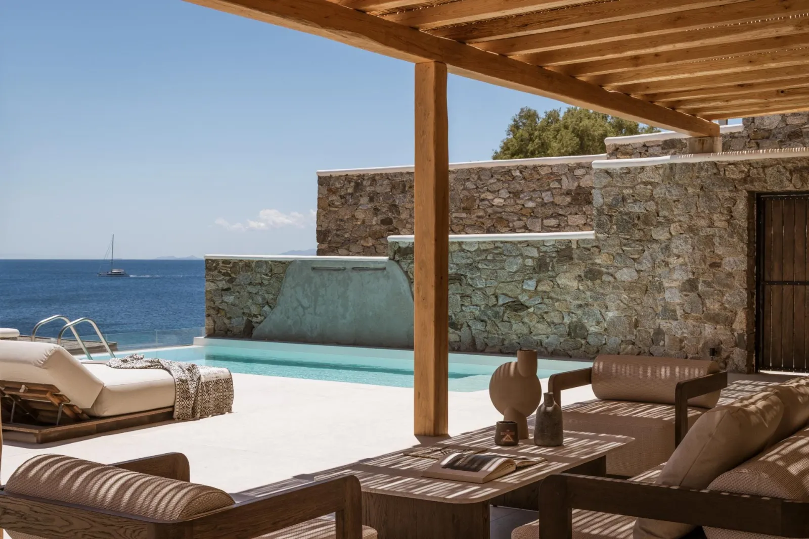 Royal Beachfront Infinity Pool - 2 Bedroom Villa