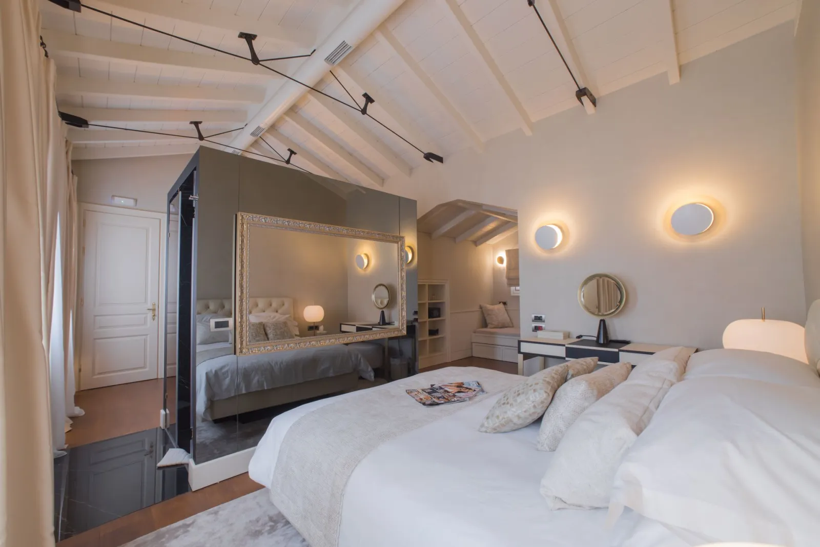 Deluxe Queen Suite